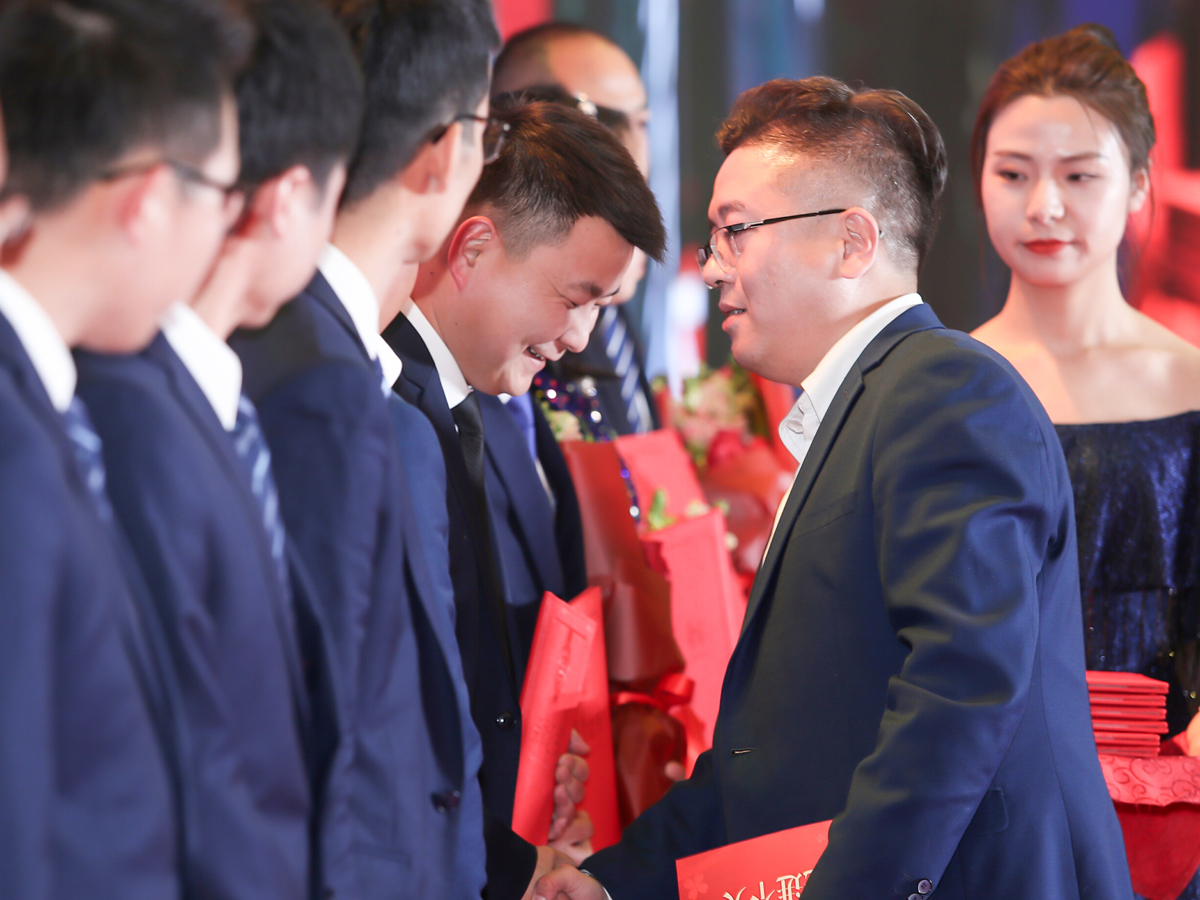 �´��ӆT������M(j��n)���íh(hu��n)��(ji��)