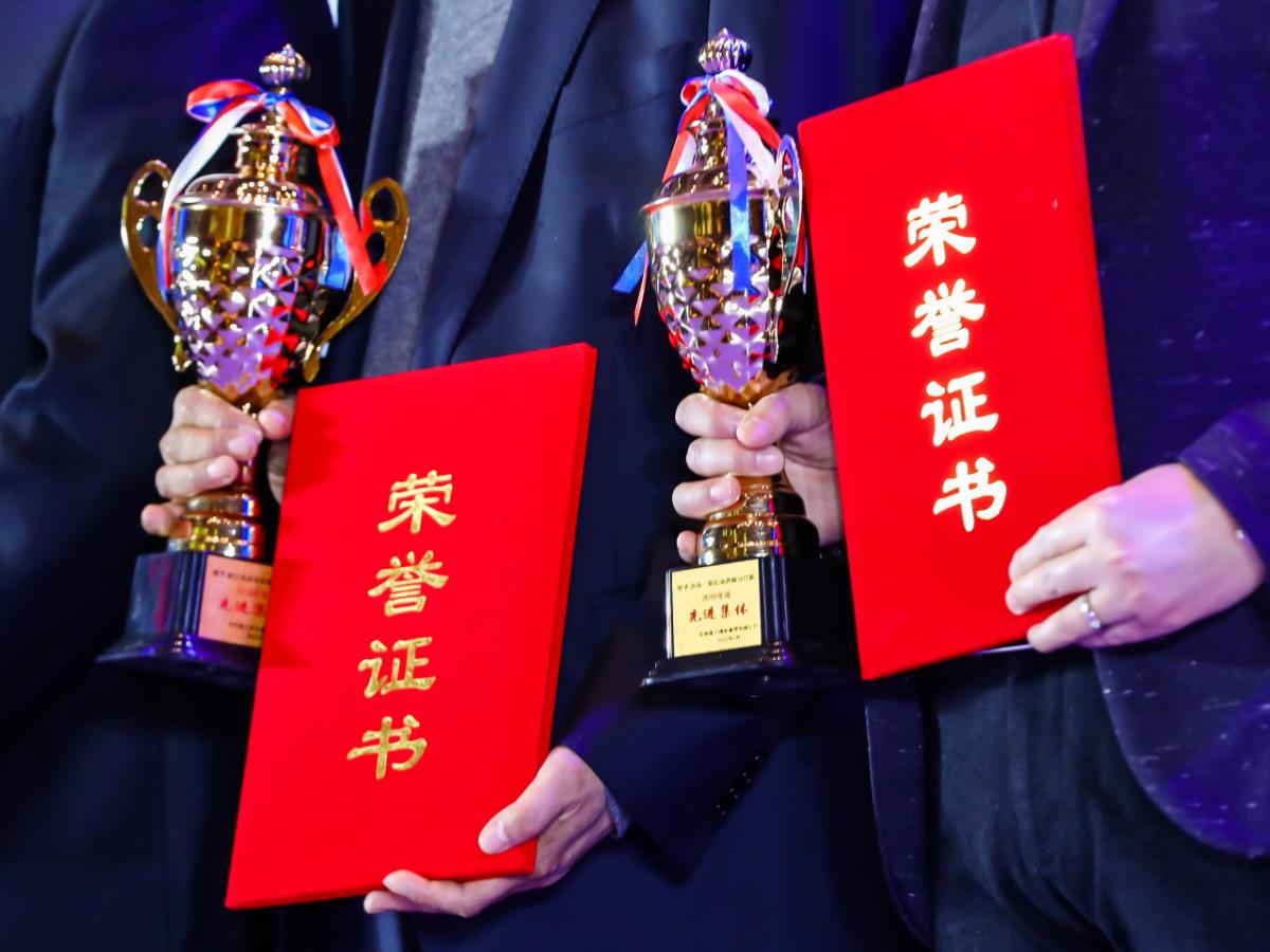 ����C����Y�Ĕz