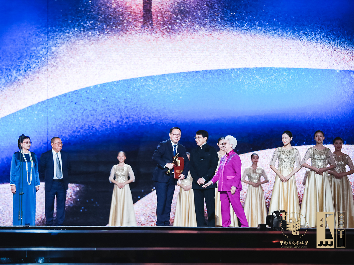 ���e��@��?w��)��C��