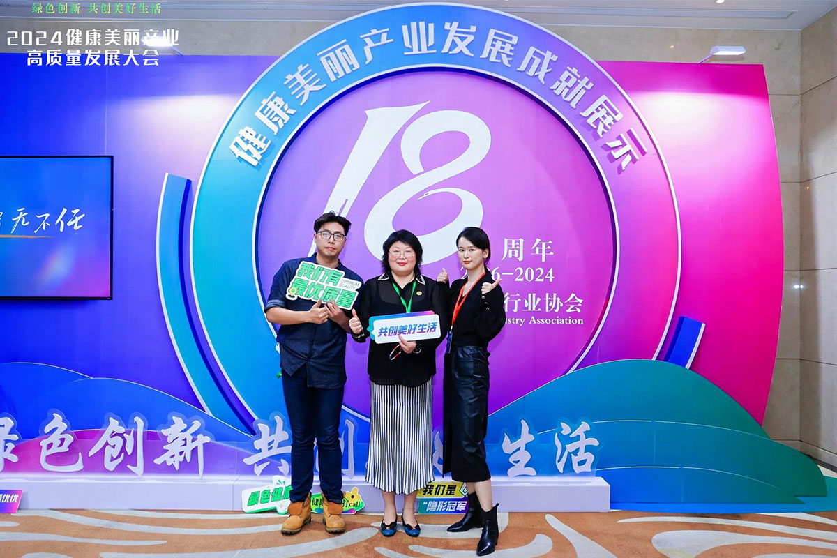 ����ˆT�ڽ��������a(ch��n)�I(y��)�l(f��)չ�ɾ�չʾ�^(q��)ǰ��Ӱ